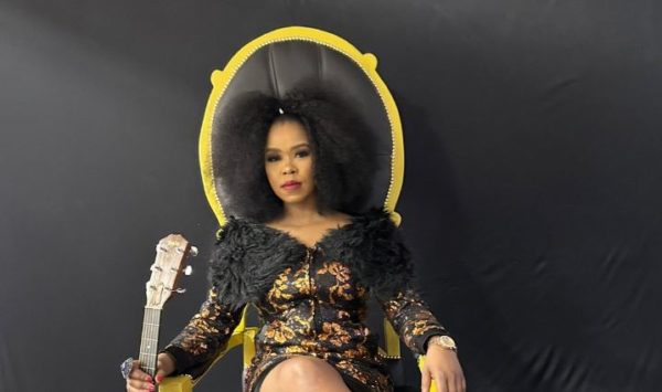 Zahara warns people to avoid coming to her house with phones